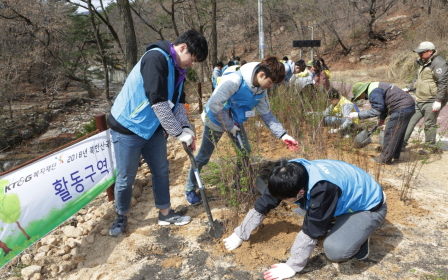 KT&G Welfare Foundation Led Mt. Bukhan Ecological Restoration with Student Volunteers
