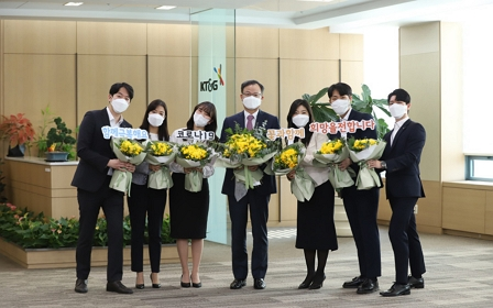 Baek Bok-in, president of KT & G, participated in the “Relay Campaign to Help Flowers 