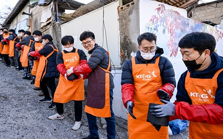 Image of kimchi‧briquette sharing voluntary activity