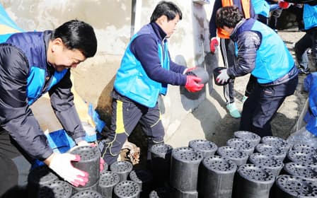 Warm winter this year, as well",  KT&G, has donated ‘Wintering Products of Love’ to t