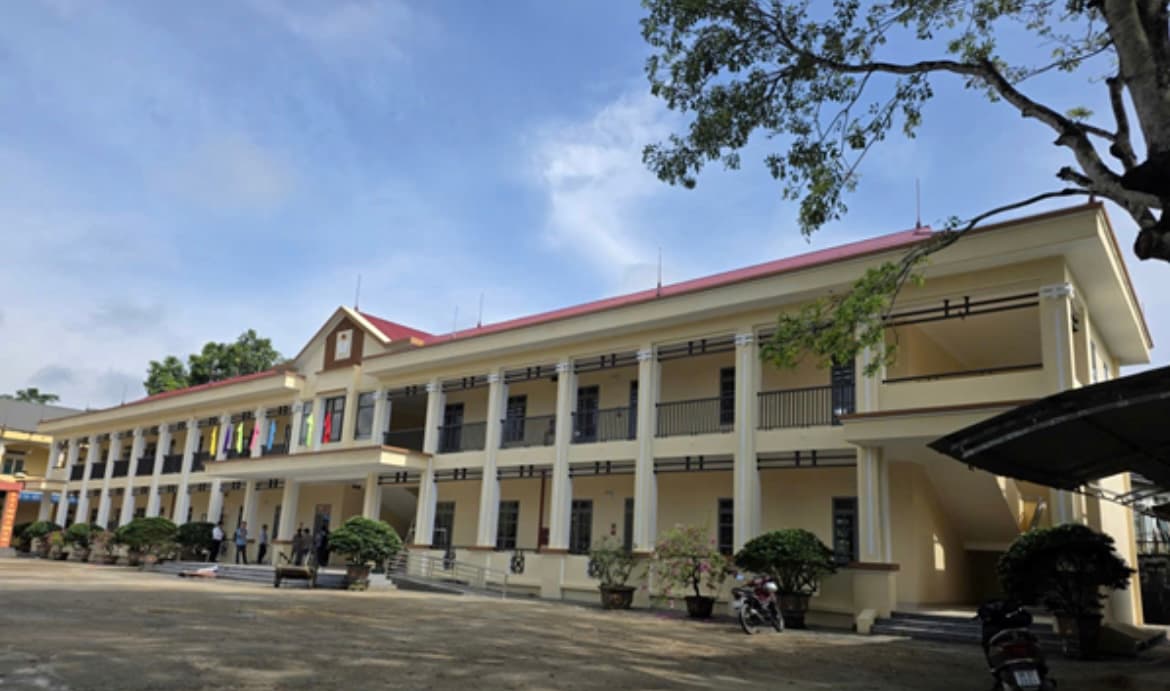 The photo shows Tu Quan Primary School, located in the Vietnamese region that suffered typhoon damag