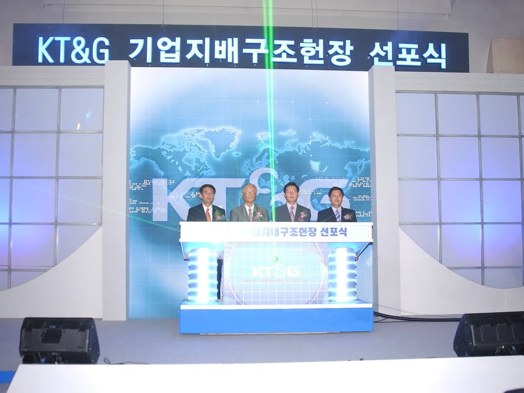 Established and proclaimed KT&G’s corporate governance charter