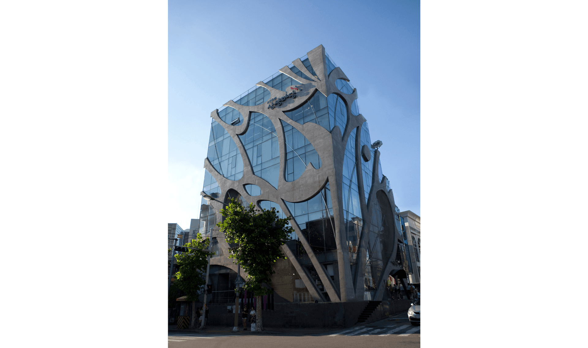 The photo shows the KT&G SangSang Madang Hongdae location.