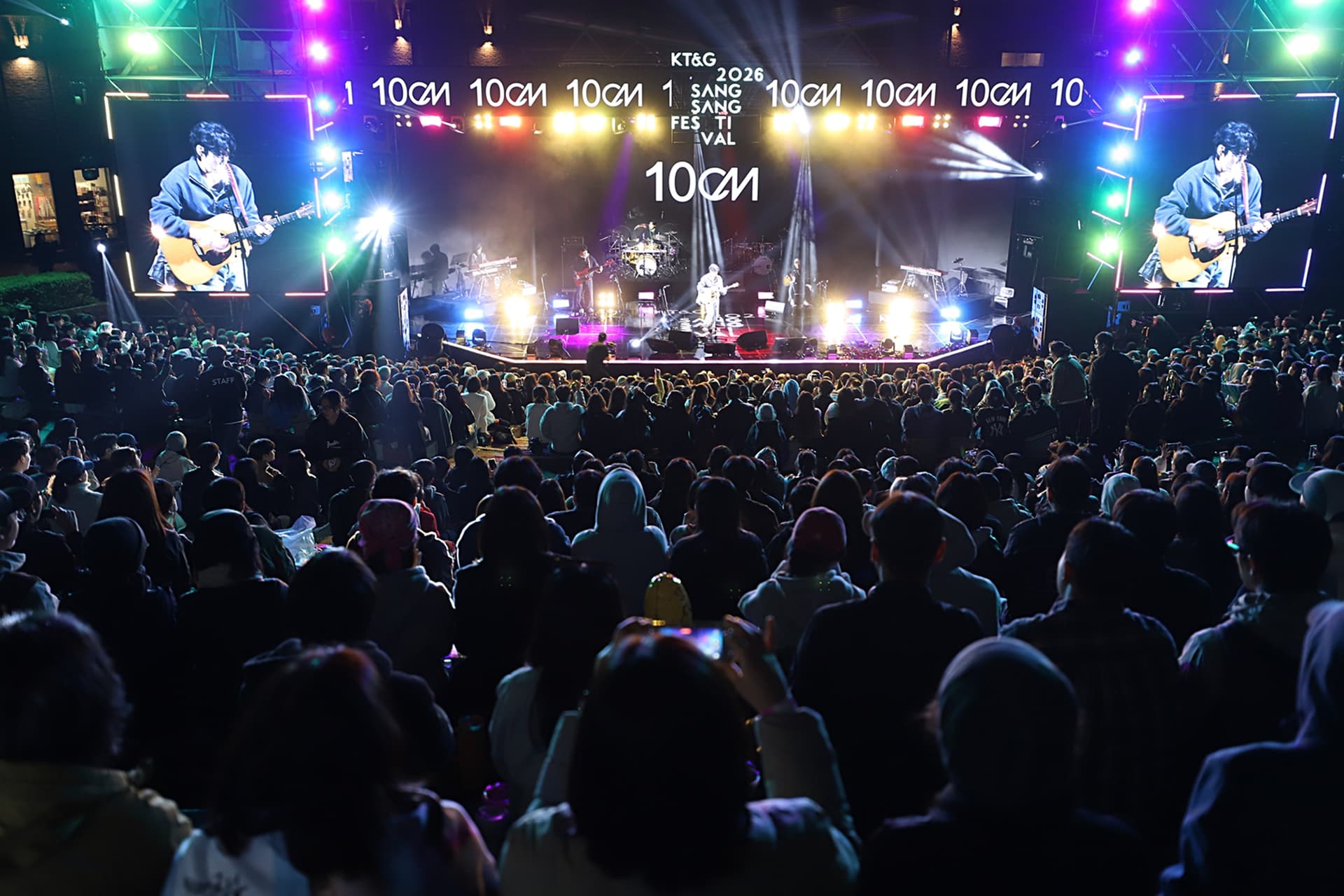 The photo shows musicians’ live performance on the festival’s main stage.