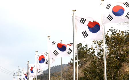 KT&G and its employees raised contributions, Sangsang Fund, to donate Korean flags to Soan-do, a stronghold of resistance against the Japanese empire.